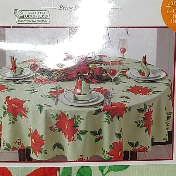 NEW Huntington Home Tablecloth 70" Round w 6 Napkins 17x17" Poinsettia Christmas - Picture 1 of 3